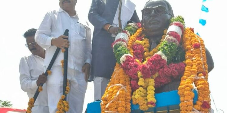 किनवट शहरात डॉ. बाबासाहेब आंबेडकर जयंती उत्साहात साजरी