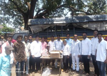 आजरात डॉ. बाबासाहेब आंबेडकर जयंतीनिमित्त माणुसकीचा उपक्रम; प्रवाशांना थंड पाणी व जिलेबी वाटप