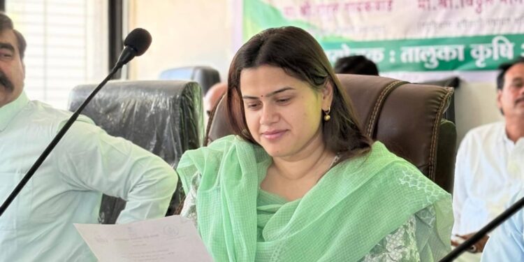 खरीप हंगामासाठी प्रशासन सज्ज! बियाणे टंचाई अन् काळाबाजार करणाऱ्यांवर कठोर कारवाईचे आ. नमिता मुंदडा यांचे आदेश