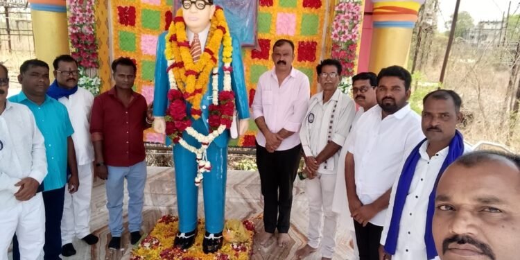 “बाबासाहेबांचे जीवन म्हणजे संघर्षाचा सागर” – अशोक पवार; रेल-कारखाना येथे जयंती उत्साहात