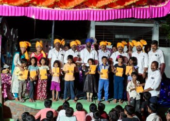 दहिगाव मध्ये जनता आर्मी इंडिया(JAI) संघटनेच्या वतीने विद्यार्थ्यांना वही व पेन वाटप कार्यक्रम पार पडला.