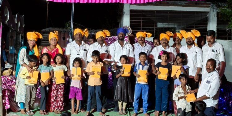 दहिगाव मध्ये जनता आर्मी इंडिया(JAI) संघटनेच्या वतीने विद्यार्थ्यांना वही व पेन वाटप कार्यक्रम पार पडला.