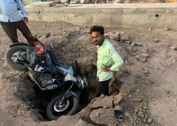 🚧 अर्धवट रस्त्यामुळे अपघातांची मालिका; नागरिकांमध्ये संताप