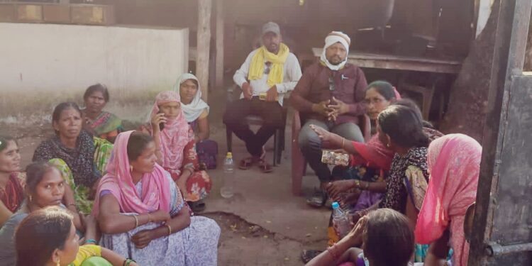 एका महिन्यात दुसरा भीषण अपघात; पूरडी हेटी (ता. गोंडपिपरी) येथे रेती ट्रॅक्टरखाली दबून तरुणाचा मृत्यू – आदिवासी टायगर सेनेच्या पुढाकाराने ५ लाखांची मदत