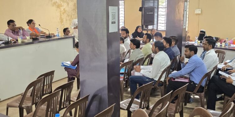 शहादा नगर परिषदेच्या सर्वसाधारण सभेत ६४ पैकी १० विषय नामंजूर; बांधकाम सभापतींचा आक्रमक पवित्रा.