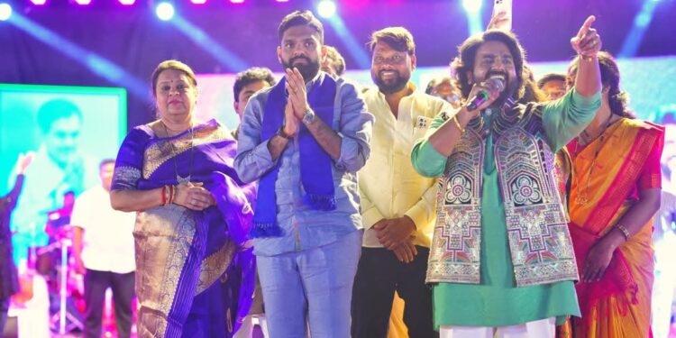 आदर्श शिंदेंच्या पहाडी सुरांनी धाराशिव ‘भीममय’