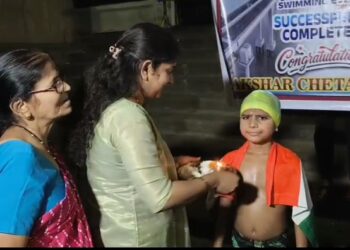 ८ वर्षांच्या अक्षरचा विक्रम; अटल सेतू ते गेटवे ऑफ इंडिया १७ किमी पोहून गाठले