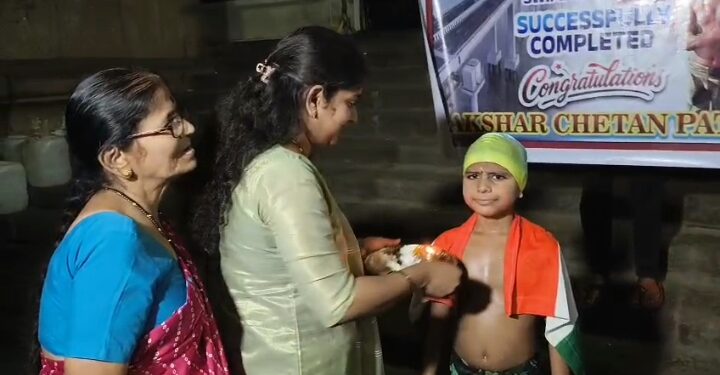 ८ वर्षांच्या अक्षरचा विक्रम; अटल सेतू ते गेटवे ऑफ इंडिया १७ किमी पोहून गाठले