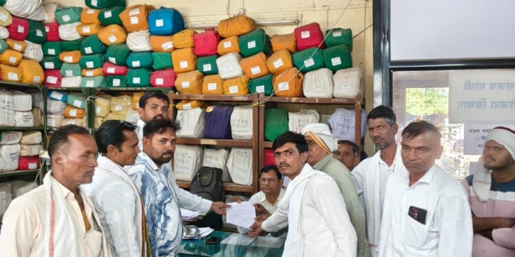 सोनुना–चिंचाळा रस्त्याचे काम निकृष्ट दर्जाचे; आंदोलनाचा इशारा