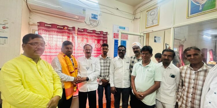 देवगाव रंगारी शाखा व्यवस्थापकपदी निलेश खरात; डॉ. संजय गव्हाणे यांच्याकडून शुभेच्छा