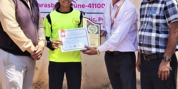 पुणे राज्यस्तरीय अॅथलेटिक्स स्पर्धेत परिक्रमा तंत्रनिकेतनची वैष्णवी शेंडगे राज्यात द्वितीय