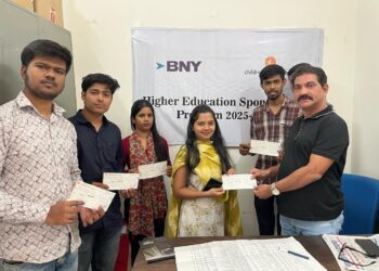 सीएफआय व बीएनवाय संस्थेकडून गरजू विद्यार्थ्यांना शैक्षणिक मदत