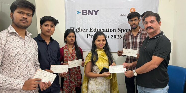 सीएफआय व बीएनवाय संस्थेकडून गरजू विद्यार्थ्यांना शैक्षणिक मदत