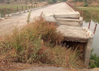 वर्धा नदीवरील तांभा पूल धोकादायक; दोन जिल्ह्यांचा संपर्क खंडित, ग्रामस्थांचा संताप