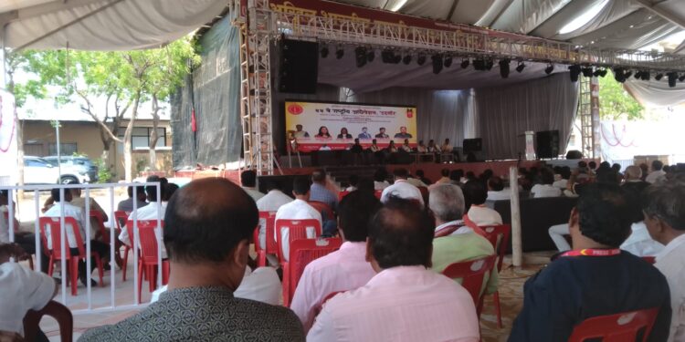 उदगीर येथे पत्रकार परिषदेत डिजिटल मीडियाचे मार्गदर्शन