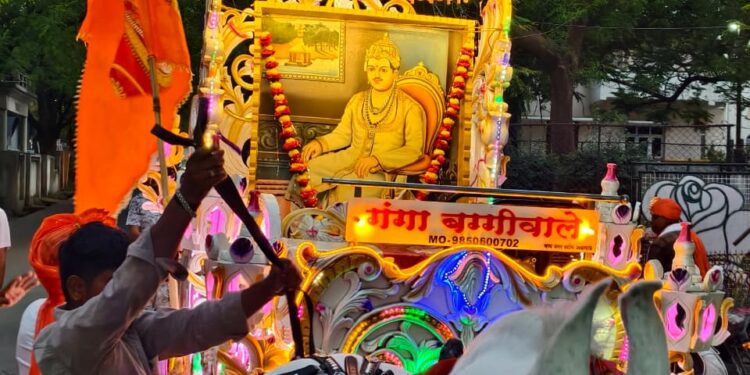 जळगावमध्ये महात्मा बसवेश्वर जयंतीनिमित्त शोभायात्रा उत्साहात संपन्न