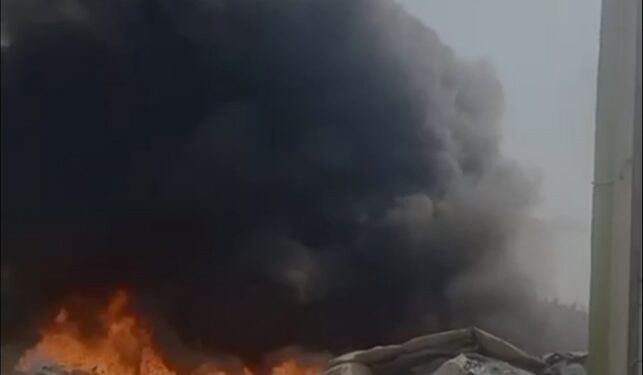 भडगाव मिनी एमआयडीसीत प्लास्टिक गोदामाला भीषण आग; सुदैवाने जीवितहानी टळली