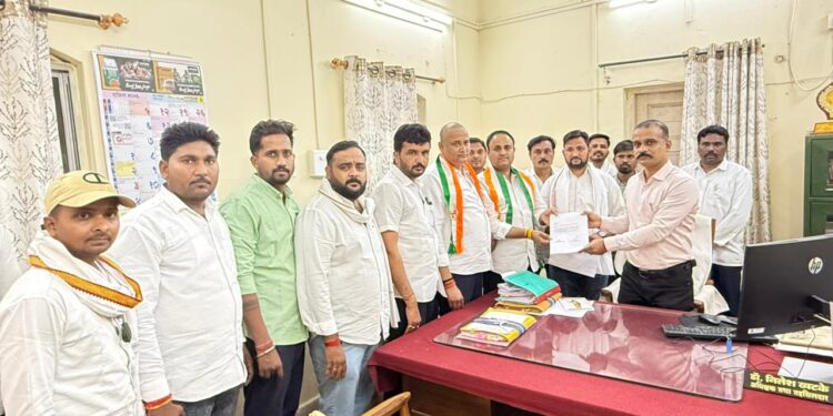 नाफेड चणा खरेदी केंद्रावर बारदाना टंचाई; शेतकरी अडचणीत, युवक काँग्रेसचे निवेदन