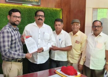 आजरा शहरातील धोकादायक इमारतींवर तात्काळ कारवाईची मागणी; रहिवासी अन्याय निवारण समितीचे निवेदन