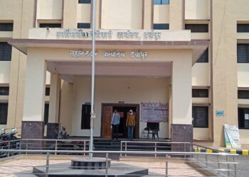 दर्यापूर तहसील कार्यालय ठप्प; महसूल कर्मचाऱ्यांचा बेमुदत संप सुरू