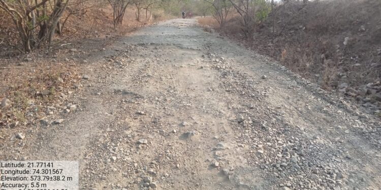 सात वर्षांपासून रखडलेला रस्ता; नागरिकांचा संताप वाढला