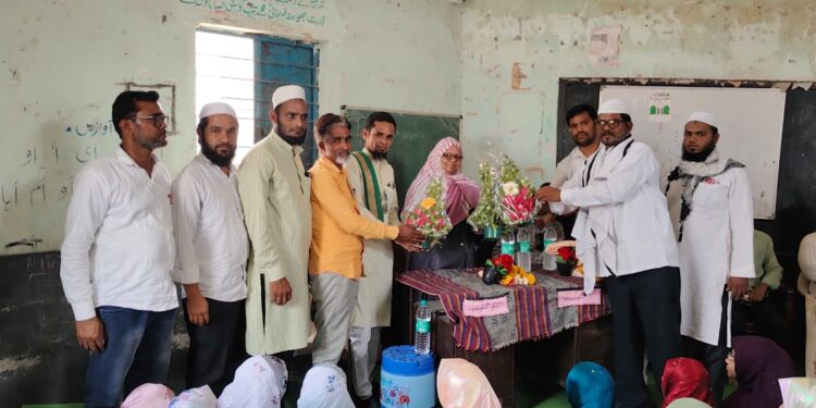 विद्यार्थ्यांच्या सहभागातून ‘स्वयंशासन दिन’ उत्साहात; मुख्याध्यापिका जरीना शेख यांना भावपूर्ण निरोप