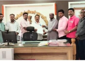 आजरा इमारत दुर्घटना: दोषींवर कठोर कारवाईची मागणी; शिवसेना (उ.बा.ठा.)चे तहसीलदारांना निवेदन