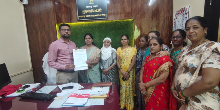 आजऱ्यात अंगणवाड्यांच्या दुरुस्तीचा प्रश्न ऐरणीवर; नगरपंचायतीला निवेदन