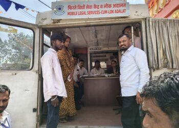 आमडदे येथे फिरते विधी न्यायालय व कायदेविषयक जनजागृती शिबिर संपन्न