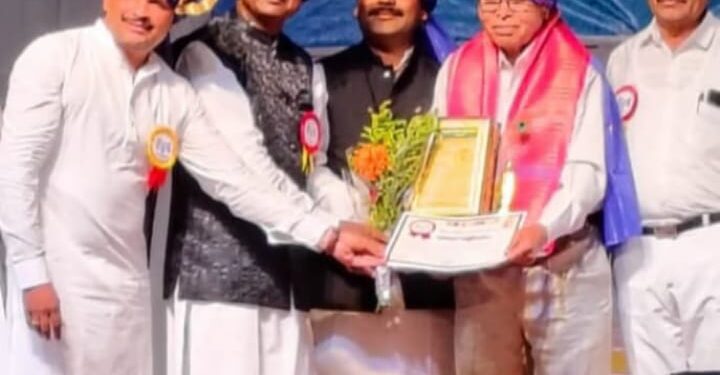 ज्येष्ठ सामाजिक कार्यकर्ते बापूसाहेब इंदवे यांना जीवन गौरव पुरस्कार