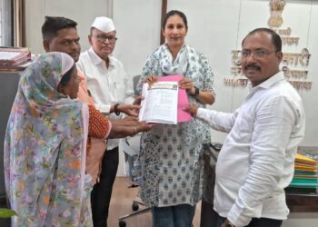 चर्मकार समाजाची मागणी; दुकानांची जागा वाढवून देण्यासाठी उपनगराध्यक्षांना निवेदन