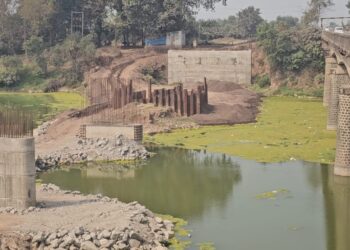 शहादा तालुक्यात रस्ते व पुलांची कामे रखडली; पावसाळ्यात विद्यार्थी व शेतकऱ्यांचे हाल होण्याची शक्यता