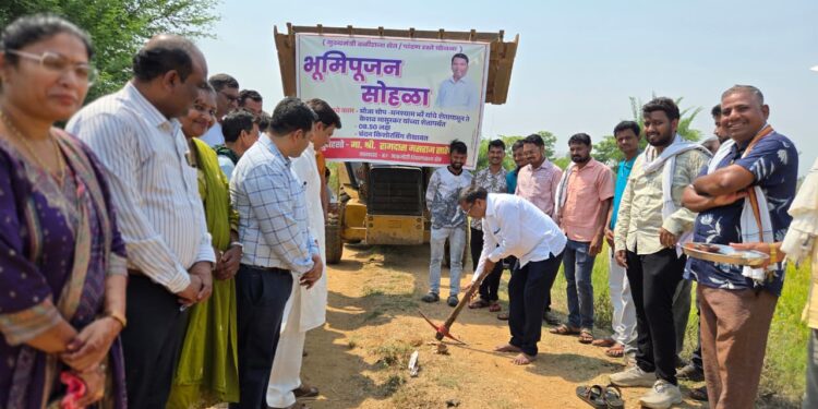 आमदार रामदास मसराम यांच्या हस्ते महाराष्ट्रातील पहिला पांदण रस्ता भूमिपूजन सोहळा उत्साहात