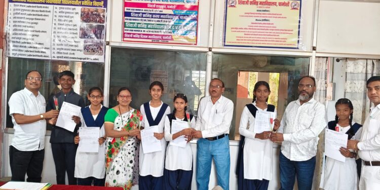 NMMS शिष्यवृत्ती परीक्षेत शिवाजी हायस्कूलच्या विद्यार्थ्यांचे यश; पात्र विद्यार्थ्यांचा सत्कार