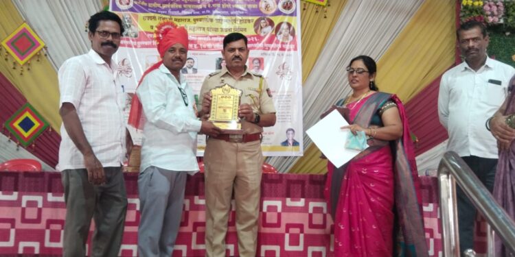 मल्हारी खुडे यांचा “संभाजी महाराज समाजरत्न पुरस्कार”ाने गौरव