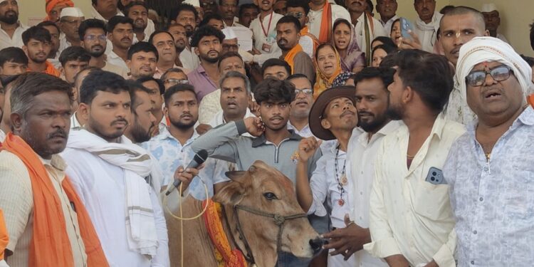 प्रल्हादपुर परतूर येथे गो सन्मान अभियान उपविभागीय अधिकारी कार्यालयांमार्फत राष्ट्रपती व पंतप्रधानांना निवेदन