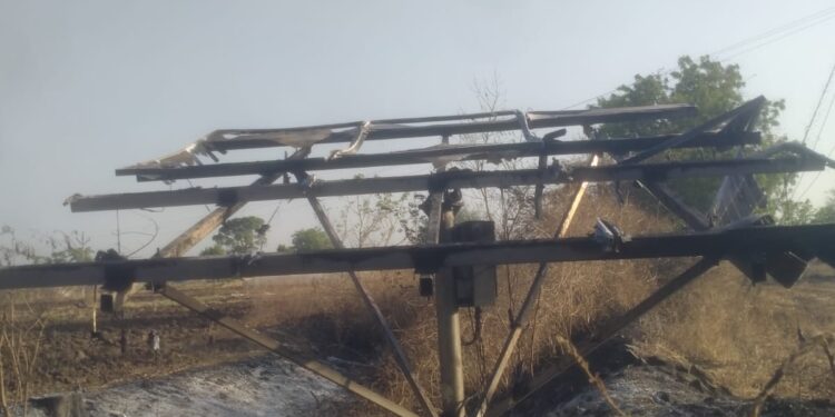 दरेगावात शॉर्टसर्किटमुळे सोलर यंत्रणा जळून खाक; शेतकऱ्याचे ७० हजारांचे नुकसान