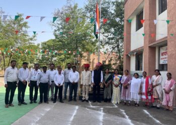 देवळी येथे महाराष्ट्र दिन व कामगार दिन उत्साहात; स्वगणना अभियानाची सुरुवात