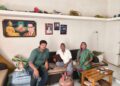 सीमा रक्षकाच्या मातापित्याची गॅससाठी ससेहोलपट; सामाजिक कार्यकर्ते मदतीला धावले