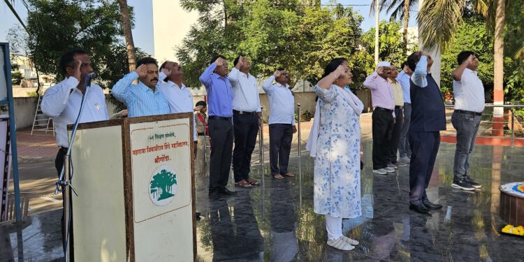 महाराजा जिवाजीराव शिंदे महाविद्यालयात महाराष्ट्र दिन उत्साहात संपन्न