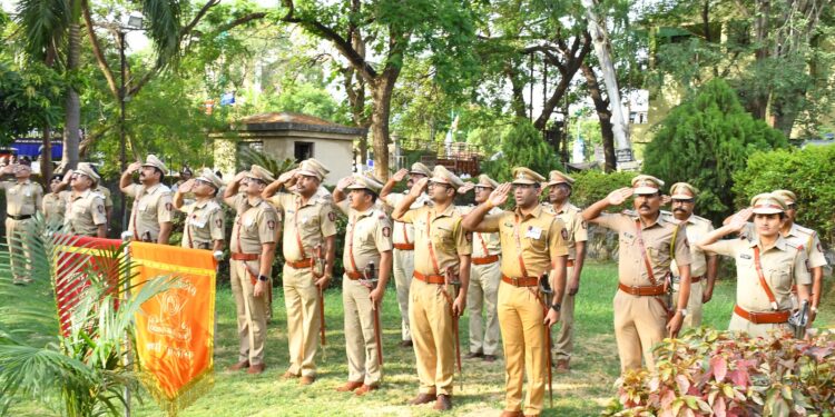 वर्धा येथे महाराष्ट्र दिन उत्साहात; पोलिसांचा गौरव