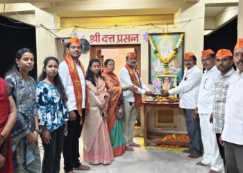 निमसाखर गावात श्री स्वामी समर्थ महाराजांची पौर्णिमा उत्साहात साजरी