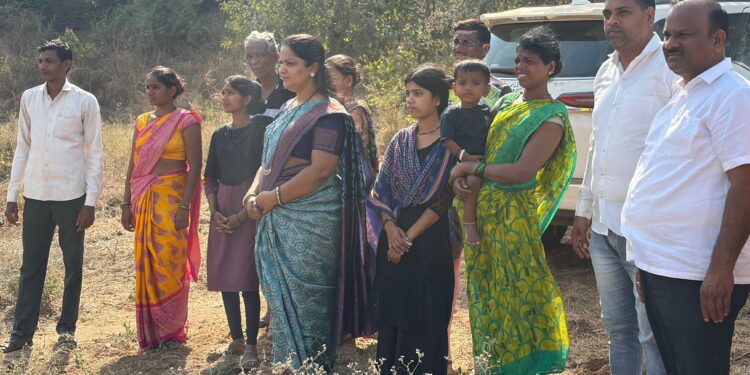 पनवेल पंचायत समितीच्या सभापती रंजना वास्कर यांच्याकडून लोकहिताच्या कामांना गती; घेरावाडी गावात पाणी व वीज सुविधा उपलब्ध
