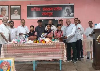 हसूर खुर्द येथे निसर्ग संवर्धन व वणवा प्रतिबंधासाठी कार्य करणाऱ्यांसह गुणवंत विद्यार्थ्यांचा गौरव