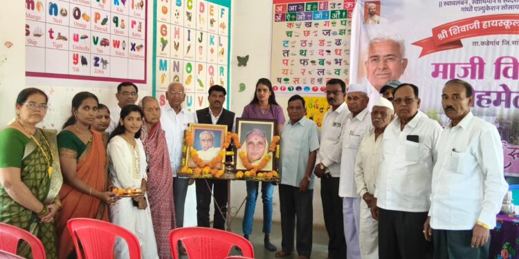 चिंचणी येथील श्री शिवाजी हायस्कूलमध्ये माजी विद्यार्थी स्नेहबंध मेळावा उत्साहात संपन्न