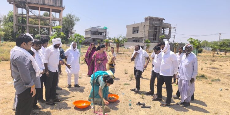 नगराध्यक्षा प्रेरणाताई कोटलावार यांच्या हस्ते विविध विकास कामांचे भूमिपूजन