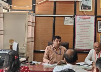 वीज खंडिततेमुळे पाणीपुरवठा विस्कळीत; भाजप नगरसेवकांची महावितरण कार्यालयावर धडक