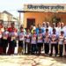 गोड जेवणानिमित्त विद्यार्थ्यांना शिष्यवृत्ती व नवोदय पुस्तके वाटप; कुंडी गावात प्रेरणादायी उपक्रम