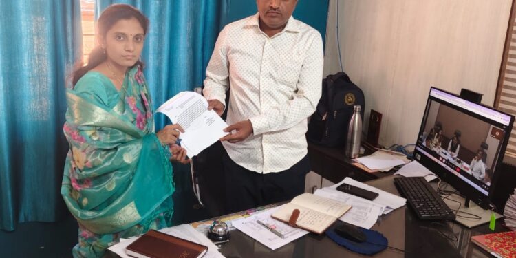 महिलांवरील अत्याचार रोखण्यासाठी आरोपींना कठोर शिक्षा द्या; आजऱ्यात उपसभापती यशोदा पोवार यांचे निवेदन