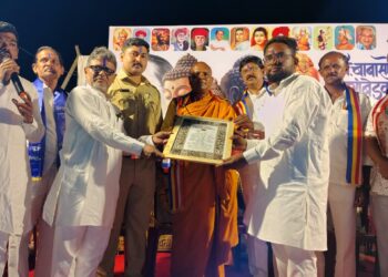 बुद्धपौर्णिमेनिमित्त दुधनी येथे सामूहिक बुद्ध वंदना उत्साहात